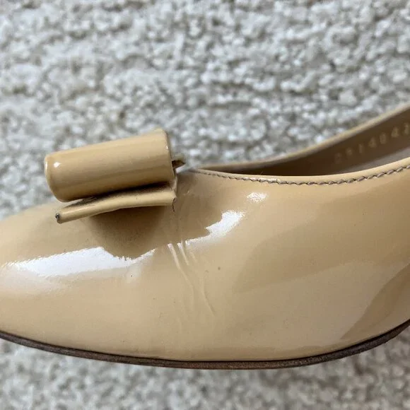 Salvatore Ferragamo Women Vara Pump  sz7.5B –Amaretti (Tan/Beige) Patent Leather - Picture 9 of 16